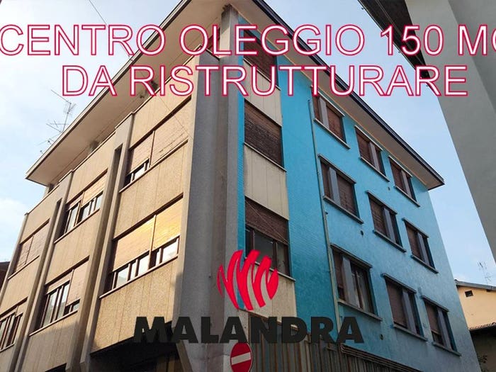 Appartamento con 5 locali in vendita in Piazza Martiri della Libertà, Centro, Oleggio