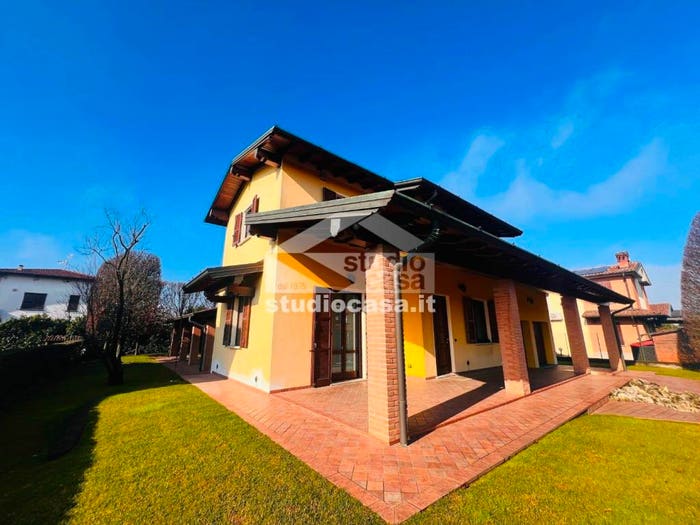 Casa quadrilocale in vendita in via MONTALE, Centro, Campagnola Cremasca