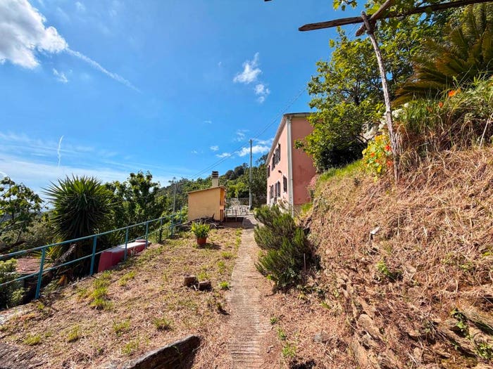 Casa trilocale in vendita in Via Luca Assarino, Acquasanta San Carlo, Genova
