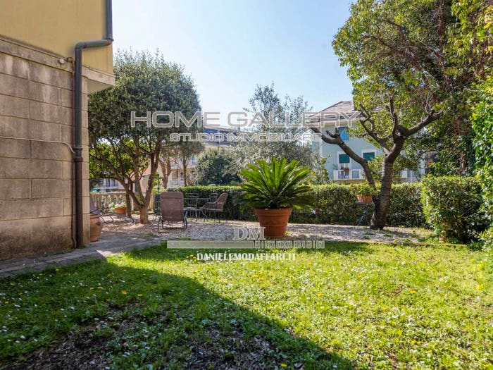 Appartamento con 6 locali in vendita in Via Siena, Albaro, Genova
