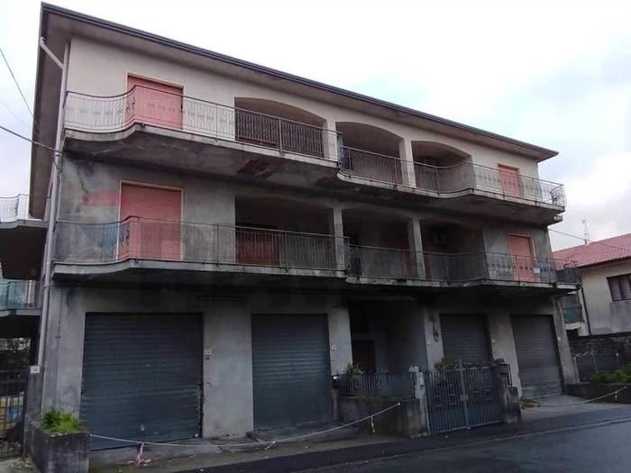 Casa con 6 locali in vendita in Via Francesco Messina, Linguaglossa