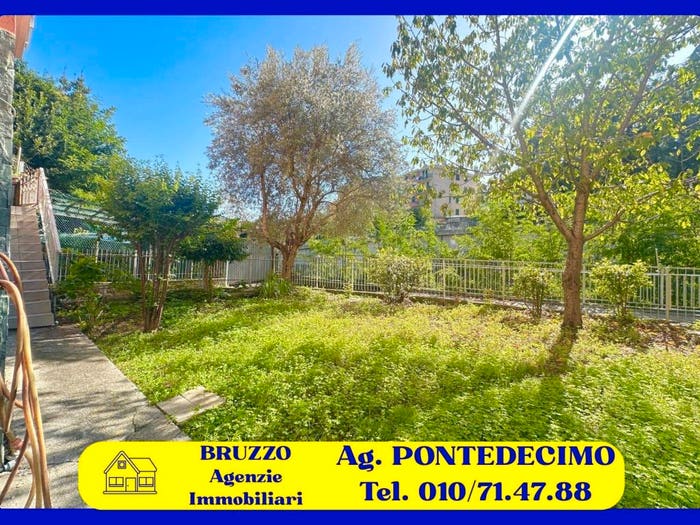 Appartamento quadrilocale in vendita in Via Campomorone, Pontedecimo, Genova