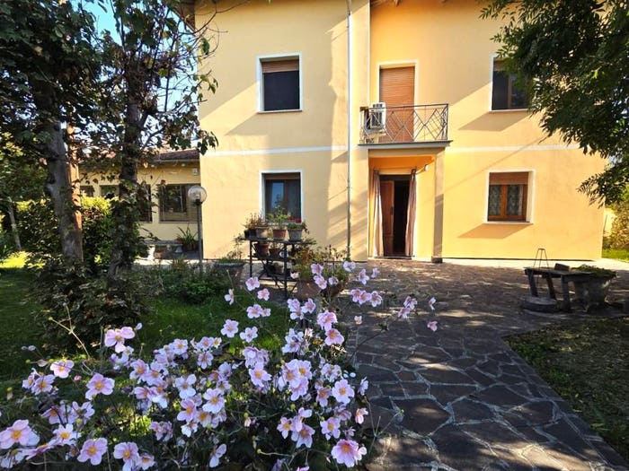 Casa con 6 locali in vendita in Via Luigi Gonzaga, Centro, Guastalla
