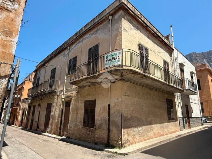Casa con 6 locali in vendita in Via Generale Vito Artale, Centro, Cinisi