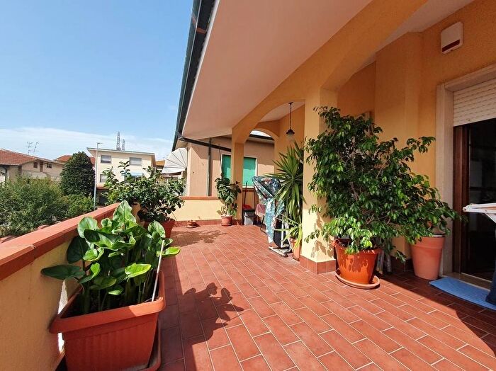 Casa con 6 locali in vendita in Via della Migliarina, Terminetto Migliarina, Viareggio