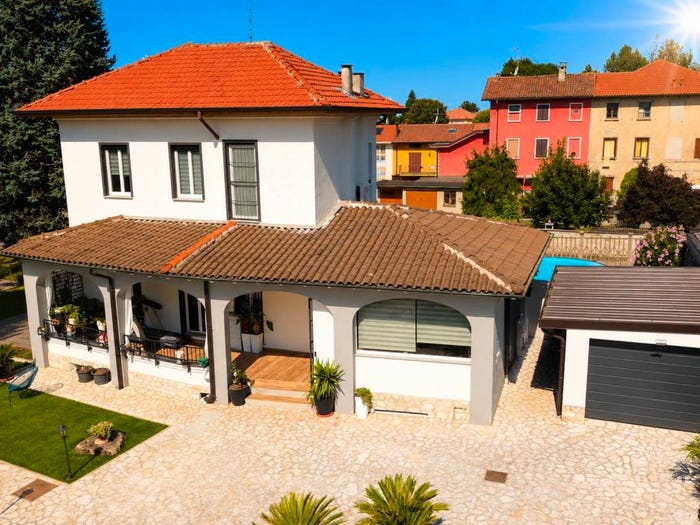 Casa quadrilocale in vendita in Via Cesare Battisti, Lazzate