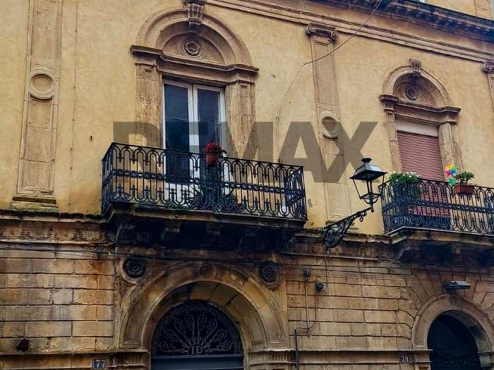 Appartamento trilocale in vendita in Corso vittorio Emanuele, Centro, Caltagirone