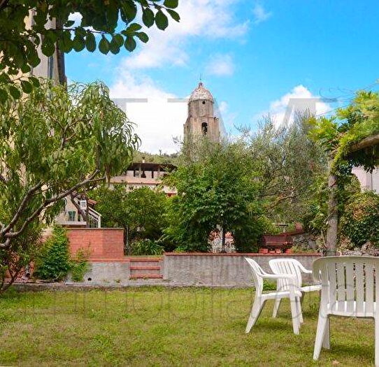 Casa con 6 locali in vendita in Toirano