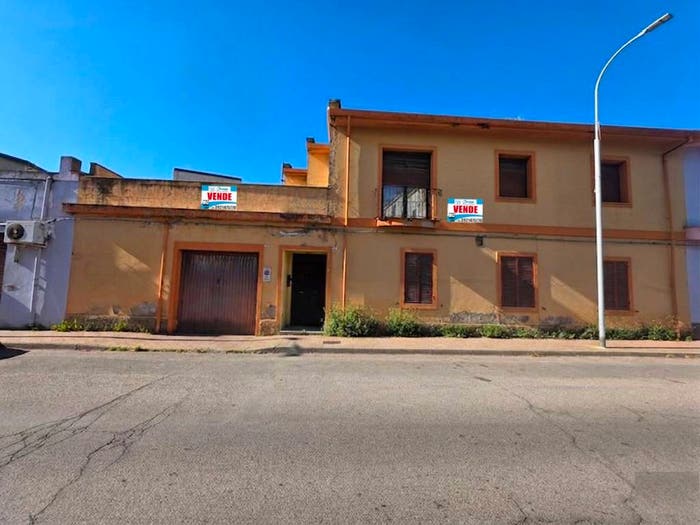 Casa con 6 locali in vendita in Via Sardegna, Macomer