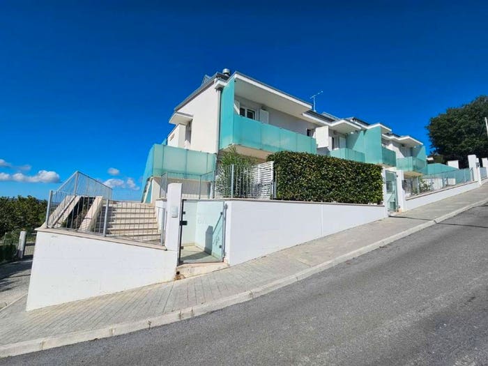 Casa con 6 locali in vendita in via FONTANELLE, Centro, Camerano