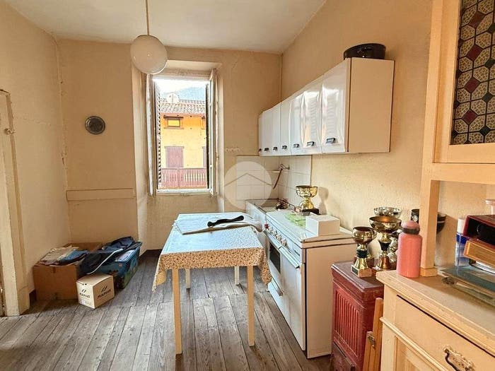 Casa con 6 locali in vendita in Via Sottopiazza, Centro, Borno