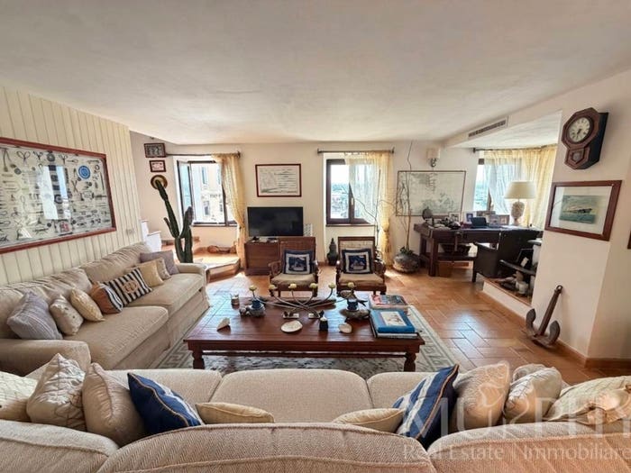 Appartamento con 5 locali in vendita in Via Principe di Napoli, La Maddalena