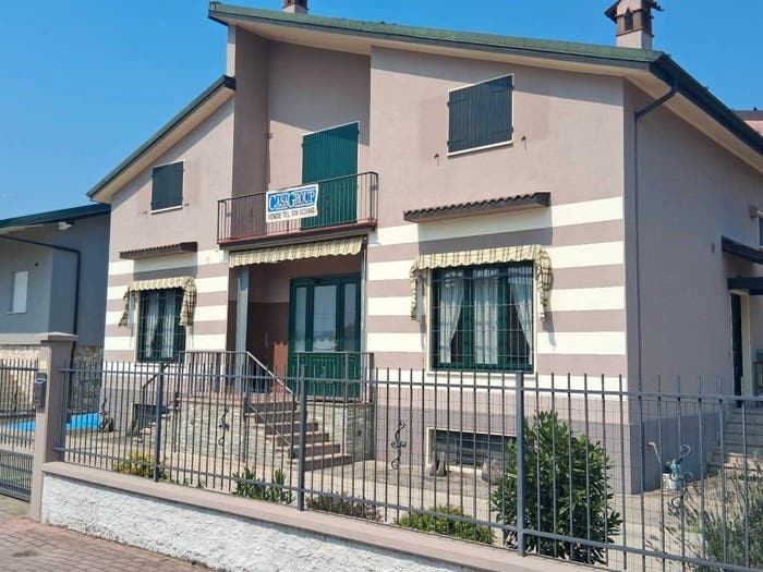 Casa quadrilocale in vendita in Via Gabiano, Centro, Borgo San Giacomo