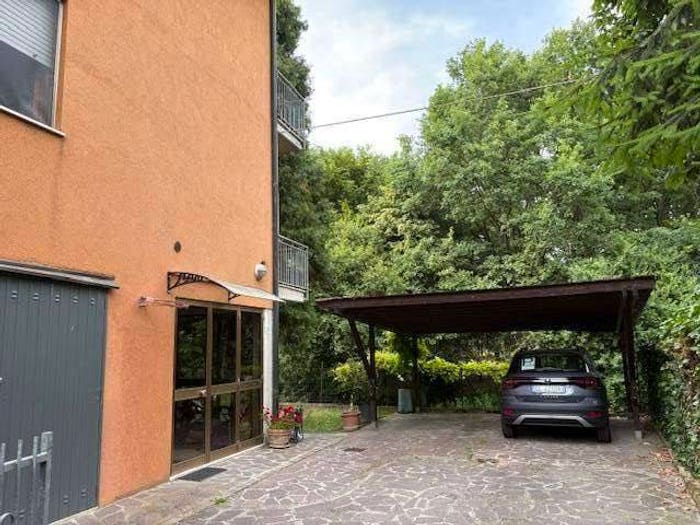 Casa con 6 locali in vendita in Torrazzi, Modena