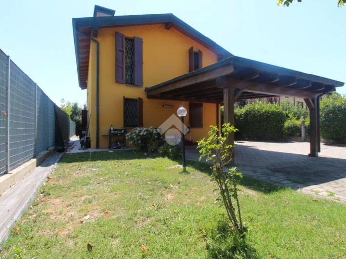 Casa quadrilocale in vendita in Via Canale, Centro, Casalgrande