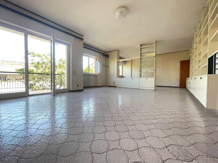 Appartamento con 5 locali in vendita in Via Clemente Antonaci, Rudiae Casermette, Lecce