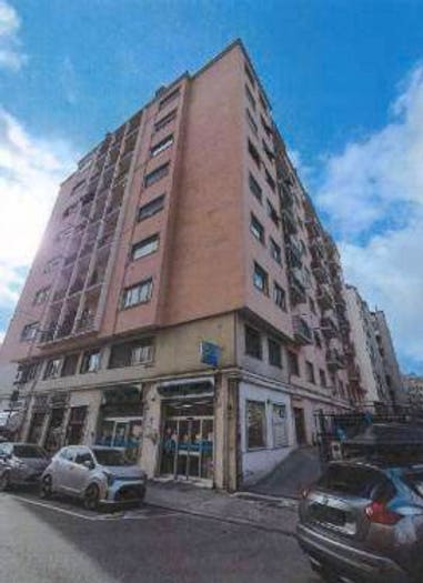Appartamento trilocale in vendita in Via Francesco Miglio, Marassi, Genova