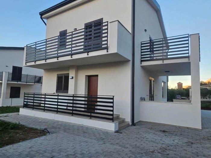 Casa trilocale in vendita in Via Industrie, Milioti, Carini