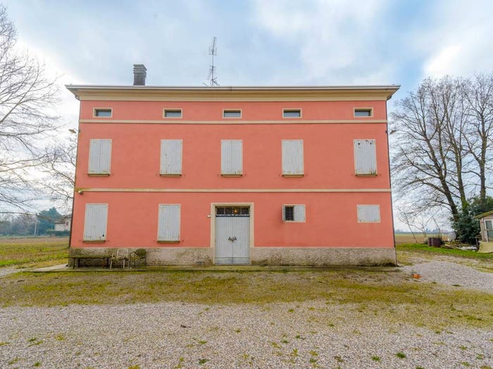 Casa con 6 locali in vendita in Via Vettora, Finale Emilia