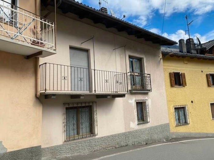 Casa con 6 locali in vendita in La Place, Issogne