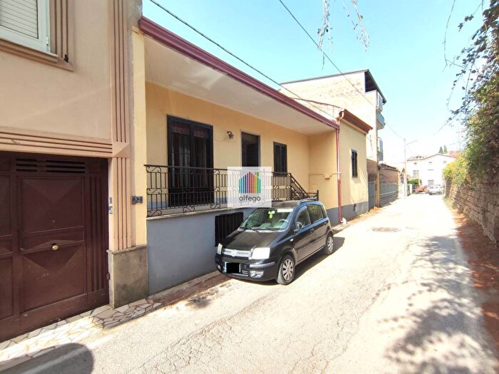 Casa trilocale in vendita in Via San Rocco, Petrarelle, Caserta
