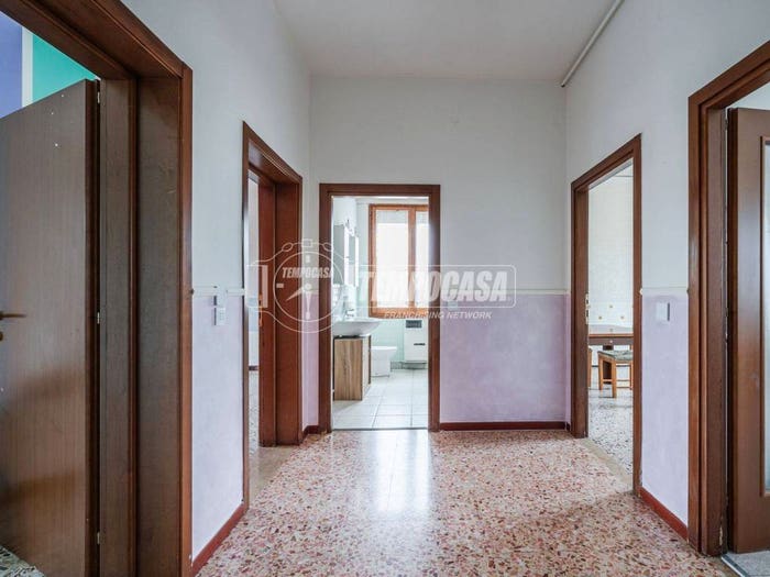Appartamento trilocale in vendita in Via San Martino, Centro, Correggio
