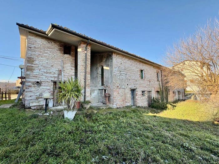 Casa con 6 locali in vendita in COLCELLO DI GENGA, Genga