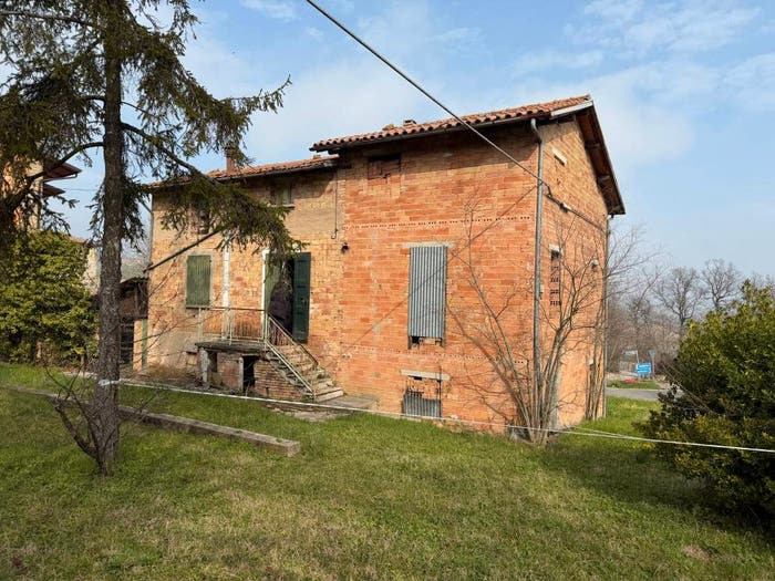 Casa con 6 locali in vendita in Marano sul Panaro