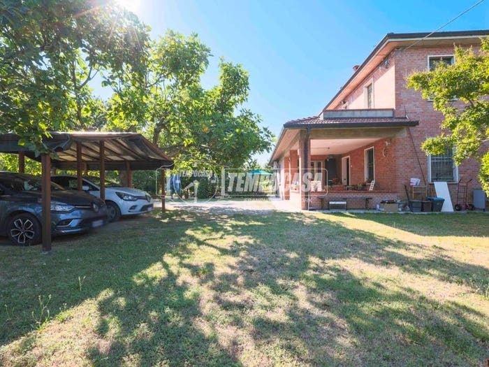 Casa con 6 locali in vendita in Via Mori, Budrio