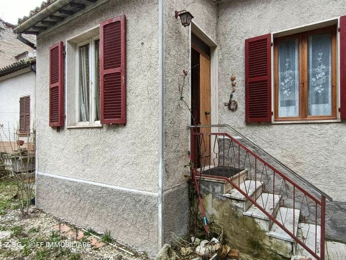 Casa quadrilocale in vendita in Via Roma, Massa, Fiuminata