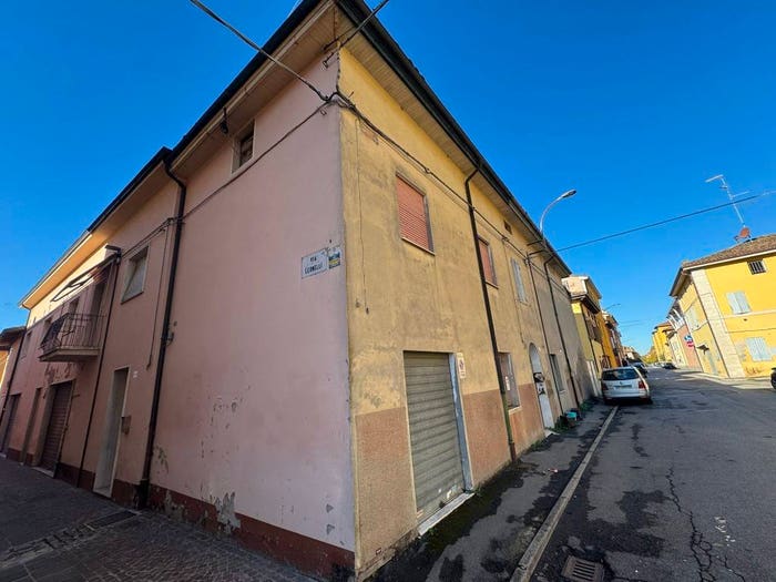 Casa con 6 locali in vendita in Via Tioli, Centro, Crevalcore