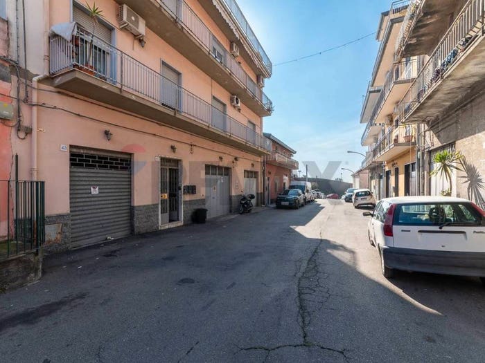 Appartamento con 5 locali in vendita in Via Francesco Orestano, Centro, Aci Sant'Antonio