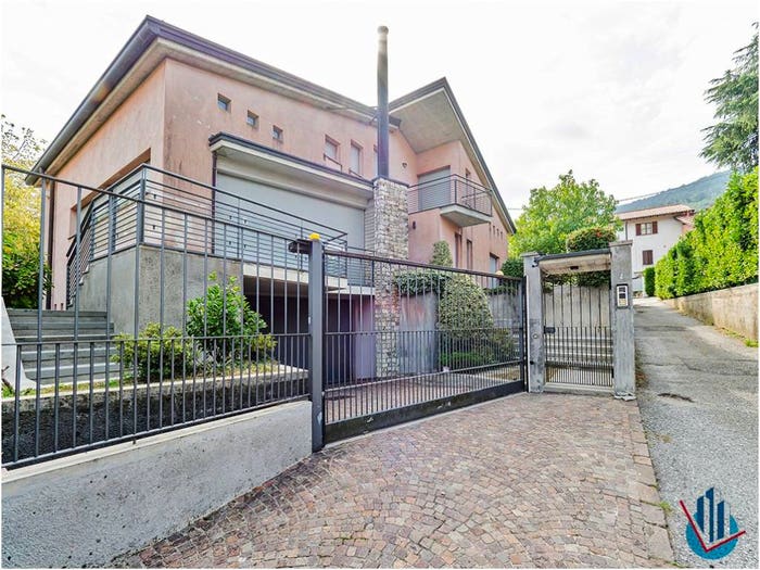 Casa con 6 locali in vendita in Via Ronco Praderigo, Olginate