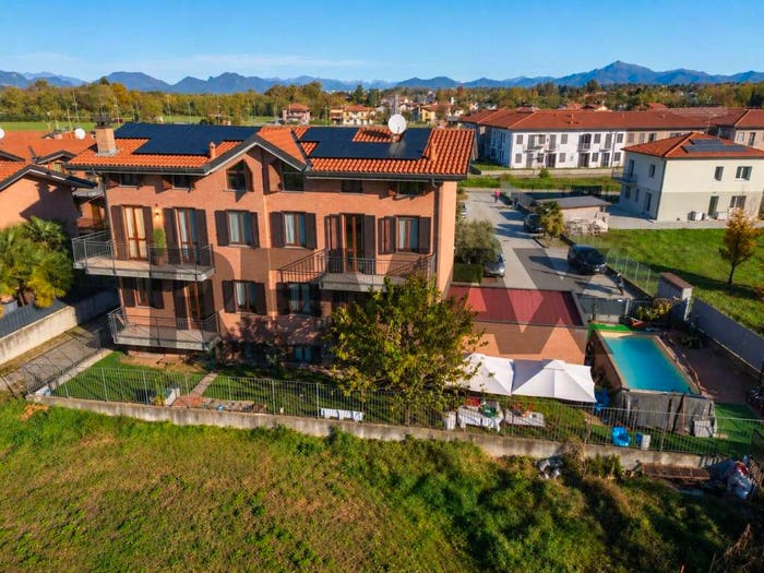 Appartamento quadrilocale in vendita in VIA EDISON, Lonate Ceppino