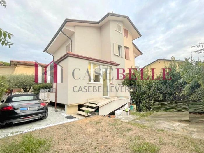 Casa con 6 locali in vendita in Via Enrico de Nicola, Lido di Camaiore, Camaiore