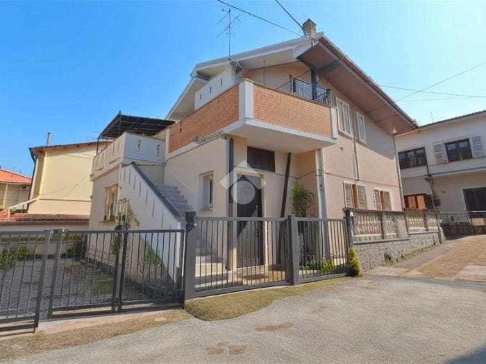 Casa con 6 locali in vendita in Via Livorno, Centro, Giulianova