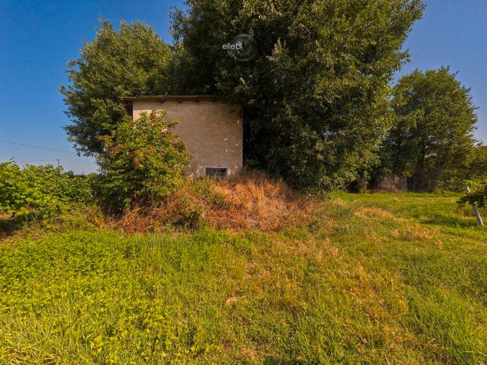 Casa con 6 locali in vendita in Via Vecchia Reggio, Correggio