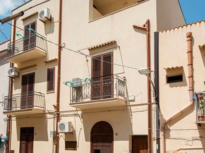 Casa con 6 locali in vendita in Via Giovanni Bovio, Centro, Castellammare del Golfo