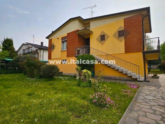 Casa con 6 locali in vendita in Via Gementi, Eremo, Curtatone