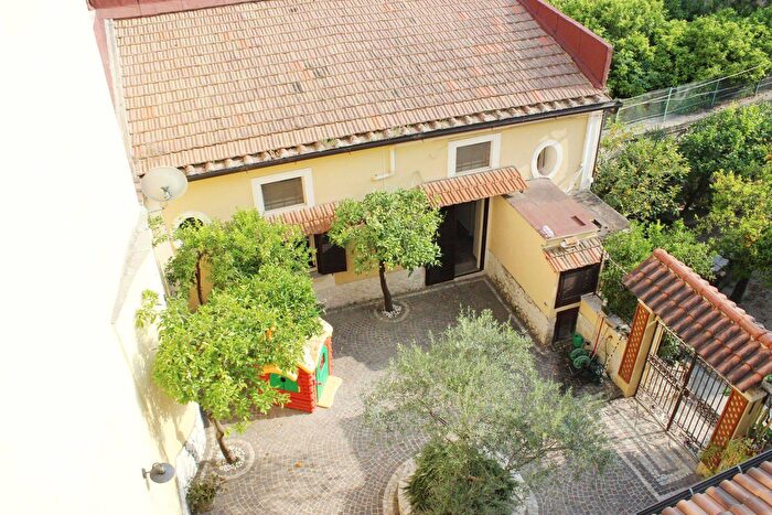 Casa con 6 locali in vendita in Via Belvedere, Maddaloni