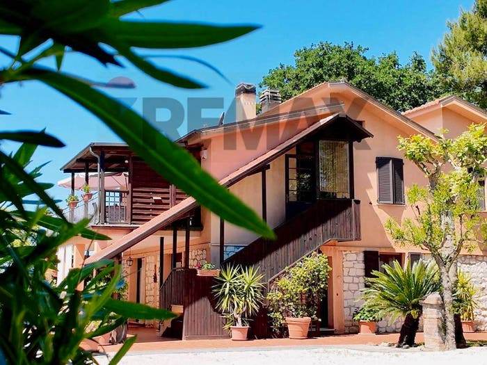 Casa con 6 locali in vendita in Candia, Ancona