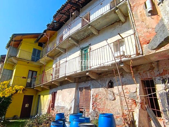 Casa con 6 locali in vendita in Piazza Cossato, Centro Storico, Biella