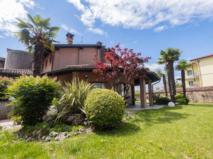 Casa con 6 locali in vendita in Via Guglielmo Marconi, Centro, Covo