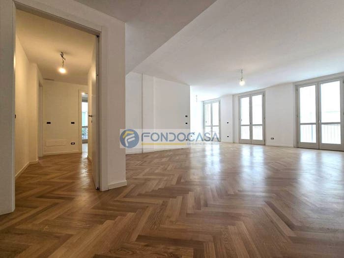 Appartamento quadrilocale in vendita in Corso Camillo Benso conte di Cavour, Centro Storico, Pavia