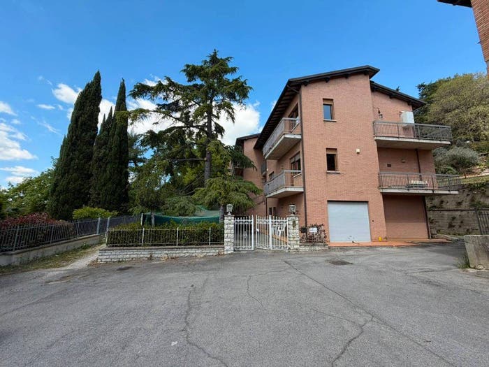 Casa con 6 locali in vendita in Viale Giovanni XXIII, Zona Nuova, Assisi