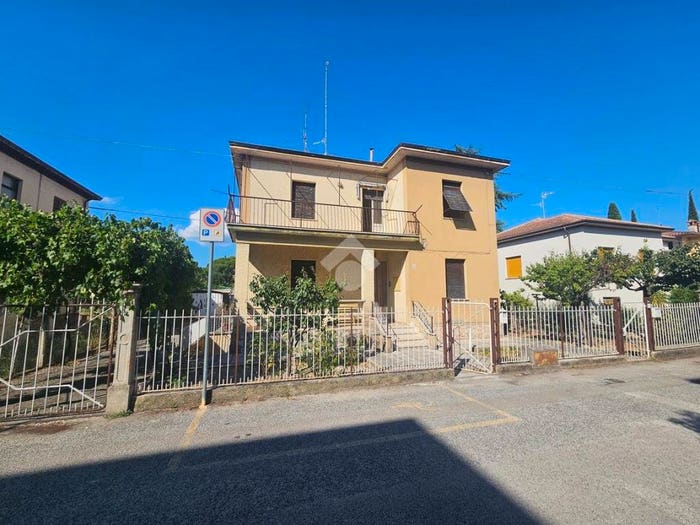 Appartamento quadrilocale in vendita in Via Orazio, Sanmagno Sterpete Corvia, Foligno