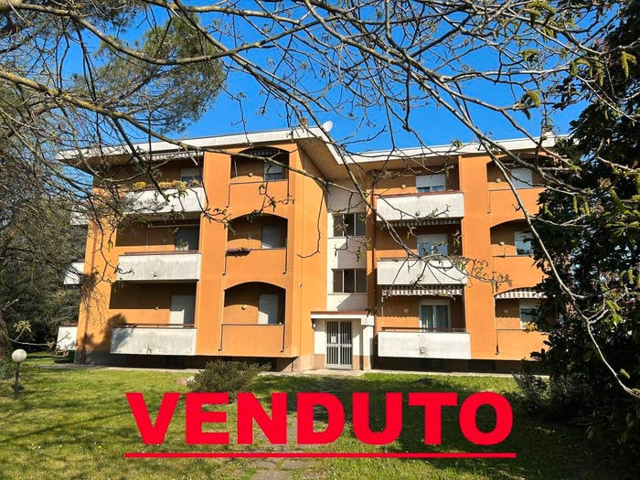 Appartamento trilocale in vendita in Via Montello, Casorate Sempione
