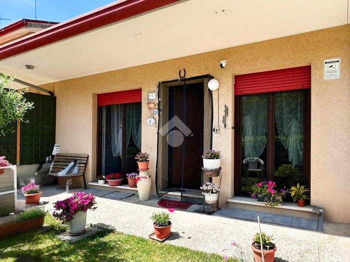 Casa trilocale in vendita in Via F del Cossa, Centro, Argenta