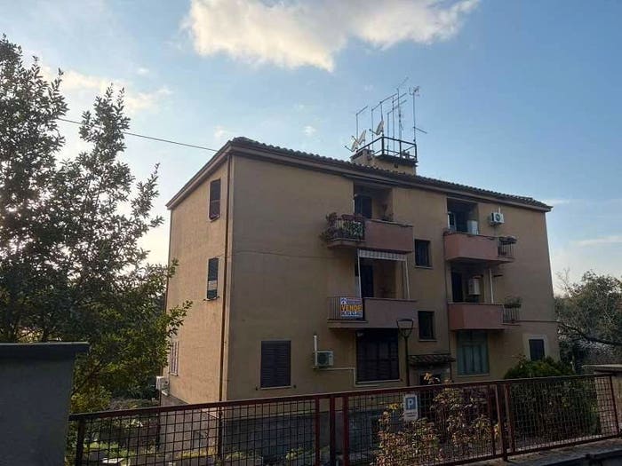 Appartamento trilocale in vendita in Viale Antonio Costa, Centro, Castel Gandolfo