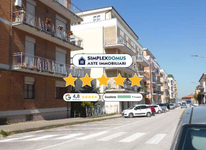 Appartamento con 6 locali in vendita in Via Vincenzo Monaldi, Centro, Fermo